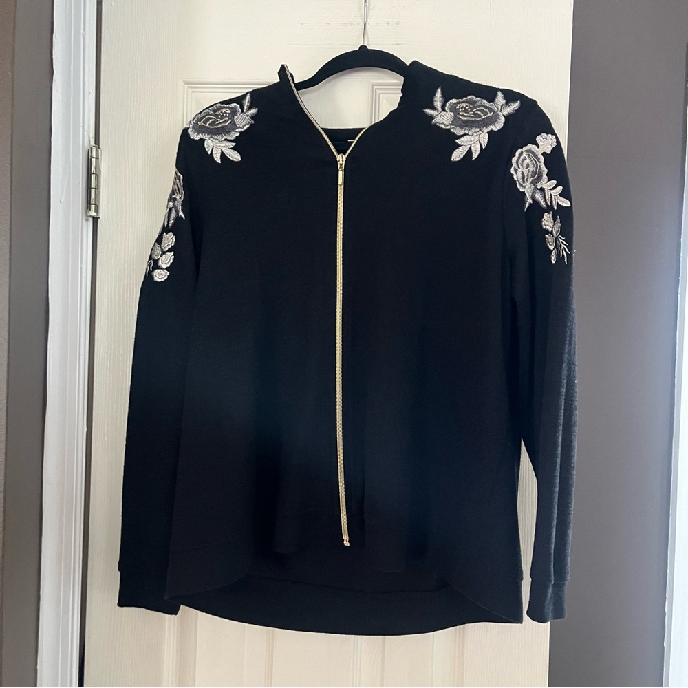 Women’s Chico’s Zenergy Black Lightweight Zip Up Sweater Jacket Size 2